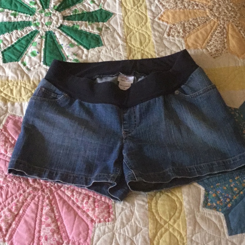 Maternity shorts